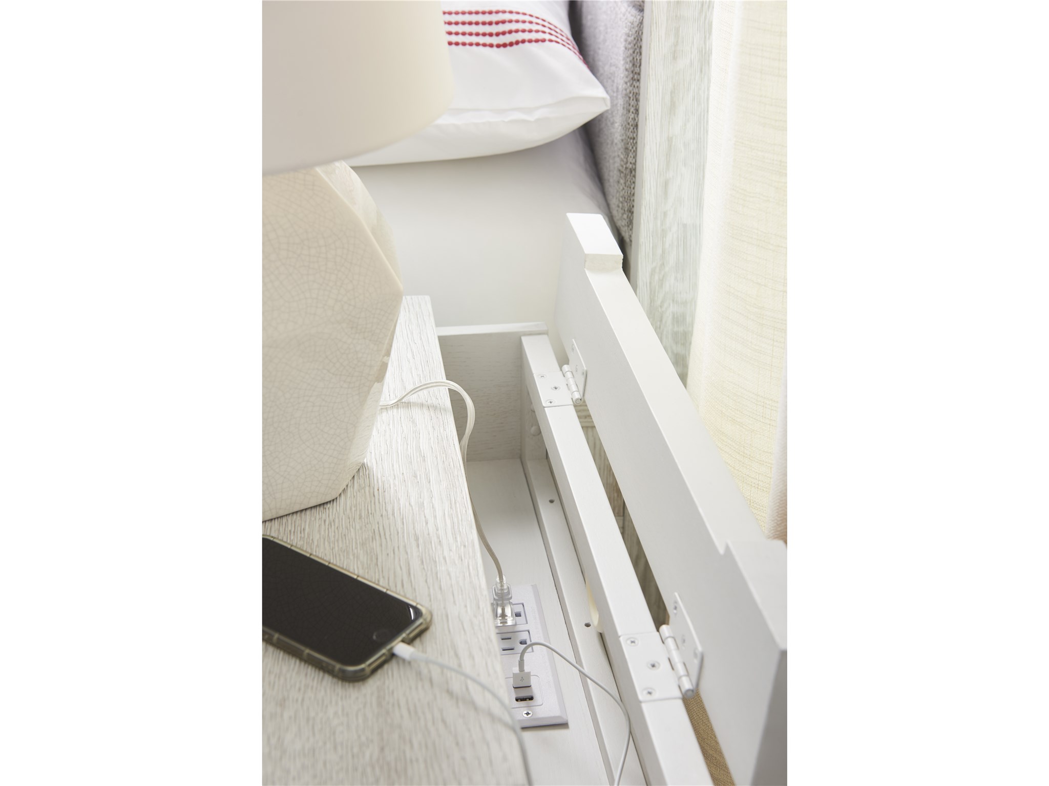 UNIVERSAL FURNITURE 8361080 MODERN SPIRIT NIGHTSTAND Ottawa