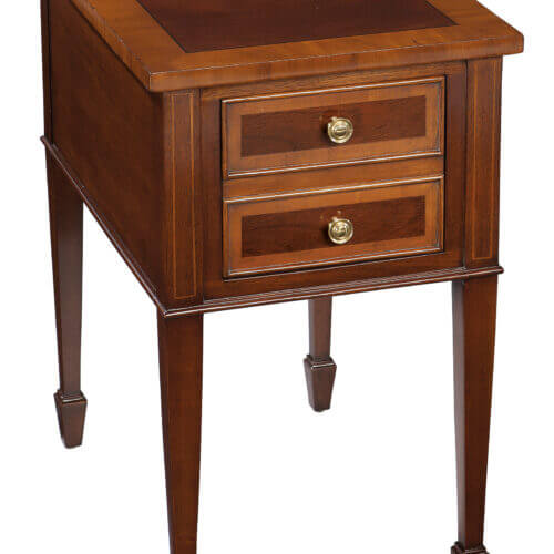 Hekman 2-2504 CHAIRSIDE TABLE windsor