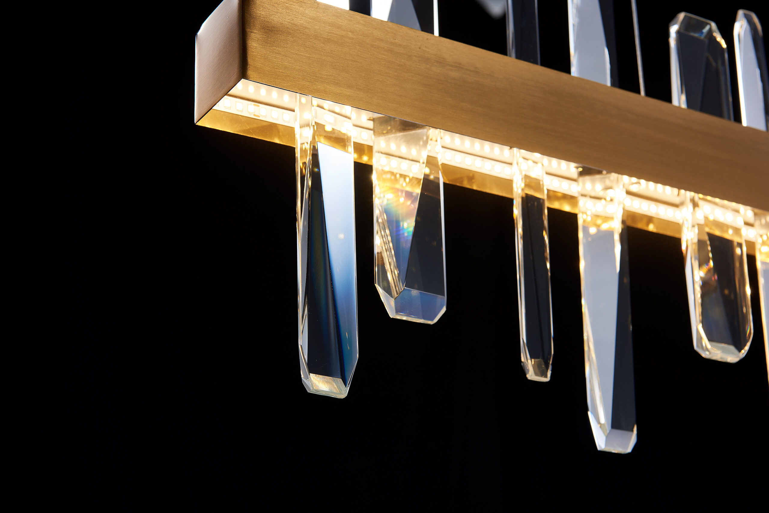 Bethel Internatioanl FT72C47G LED Chandelier