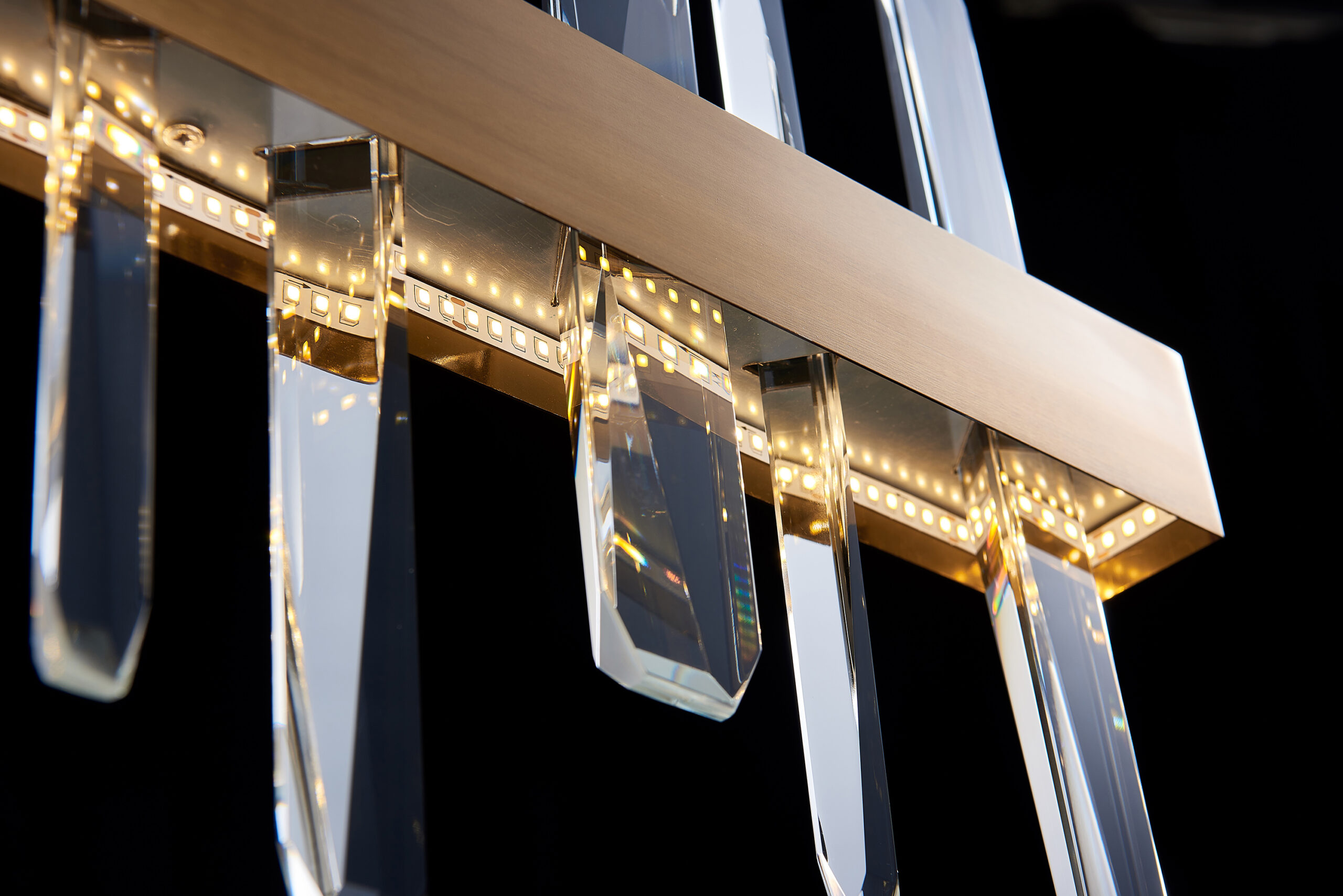 Bethel Internatioanl FT72C47G LED Chandelier