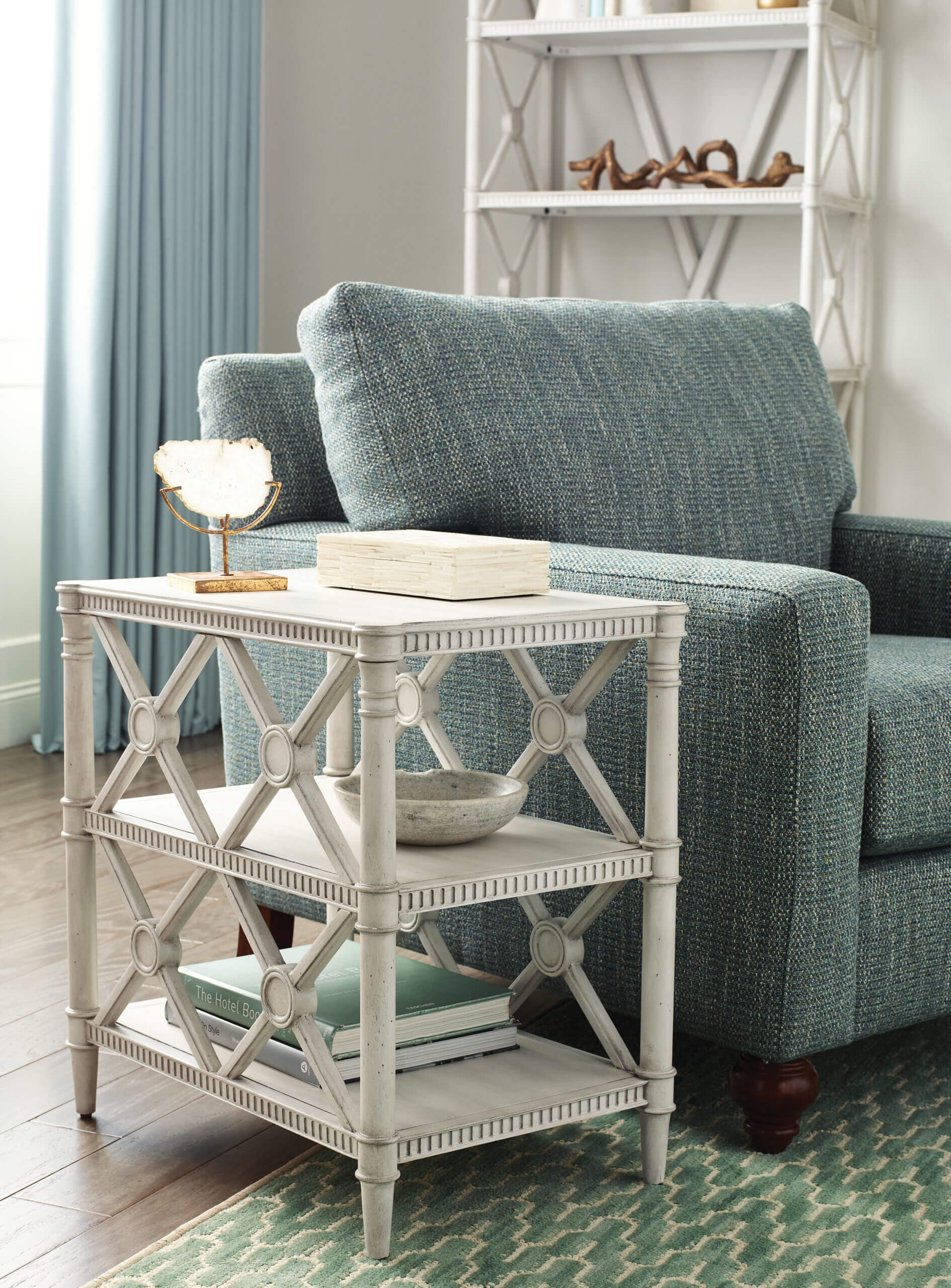 HAMMARY TERRACE CHAIRSIDE TABLE 206-916 orilla