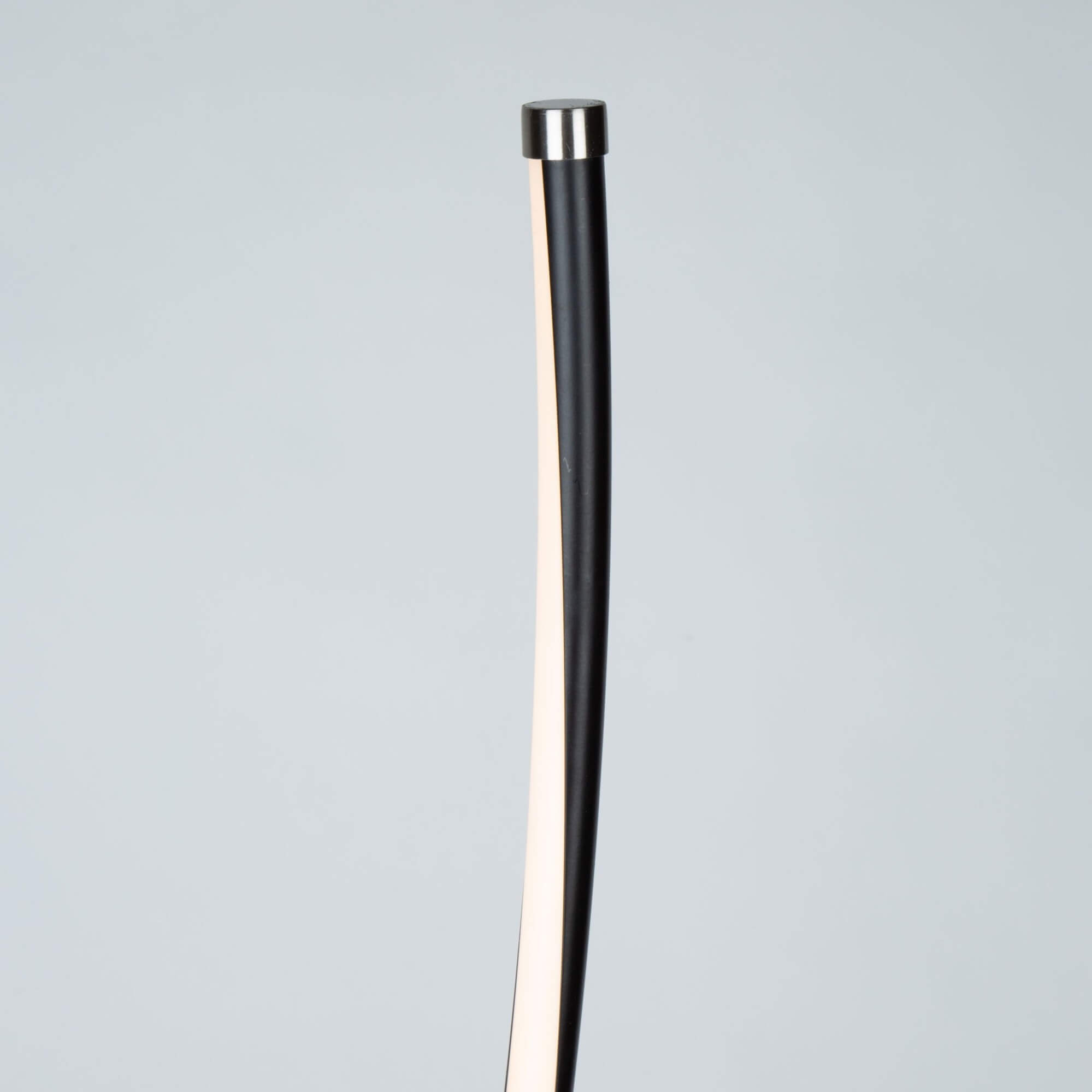 ARTCRAFT CORTINA 19W LED FLOOR LAMP AC7588BK orilla
