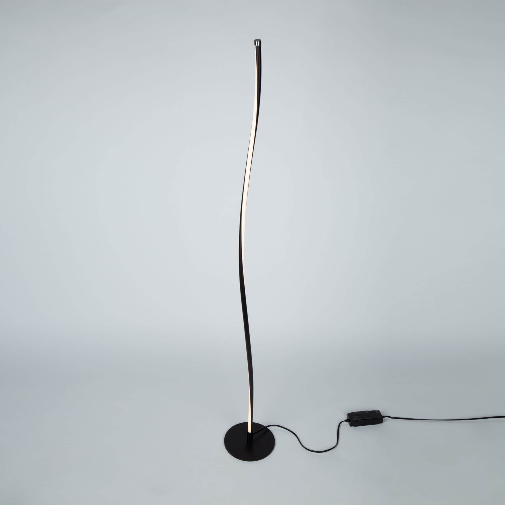 ARTCRAFT CORTINA 19W LED FLOOR LAMP AC7588BK orilla