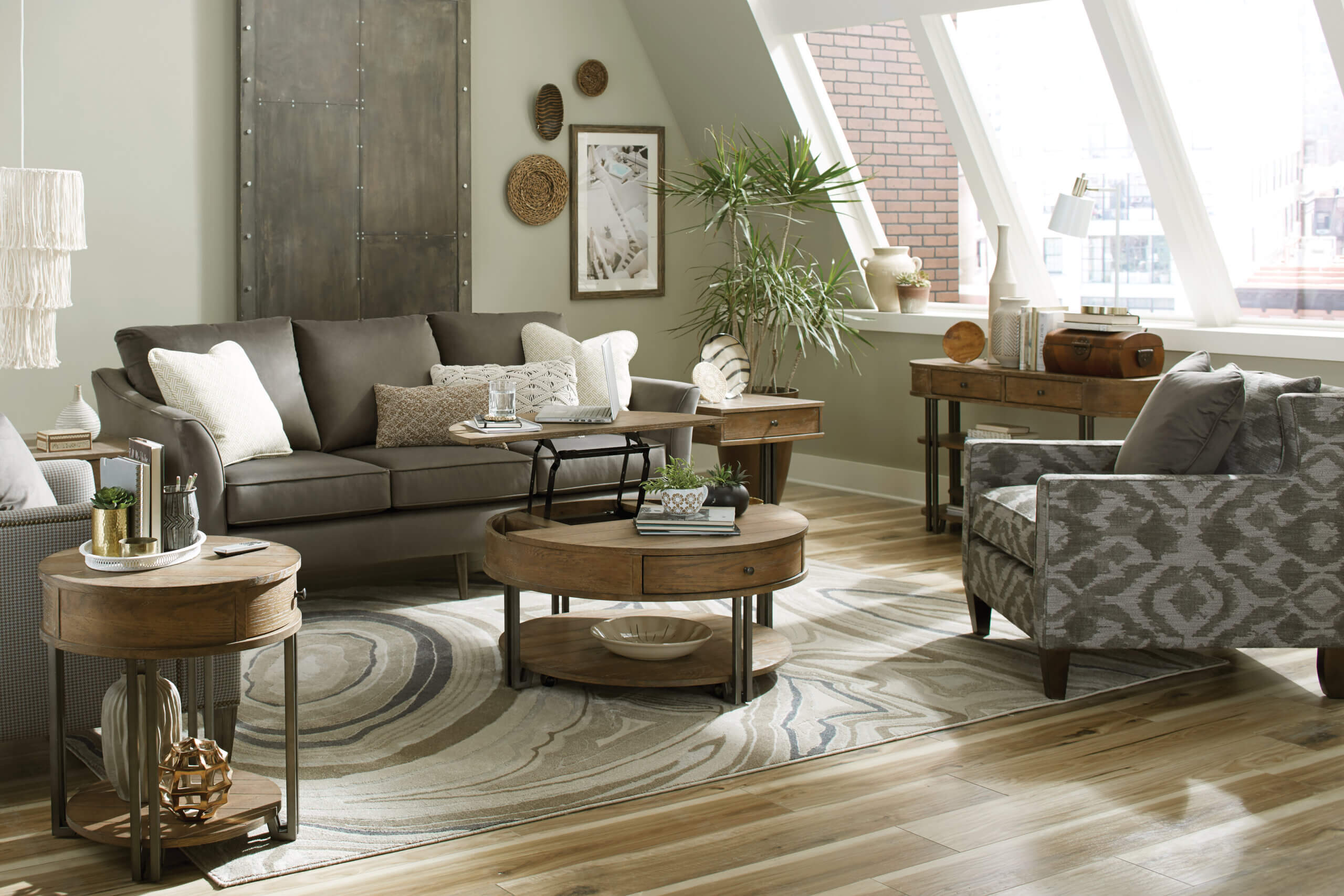 HAMMARY SADDLETREE-HAMILTON ROUND LIFT TOP COFFEE TABLE 954-911 montreal