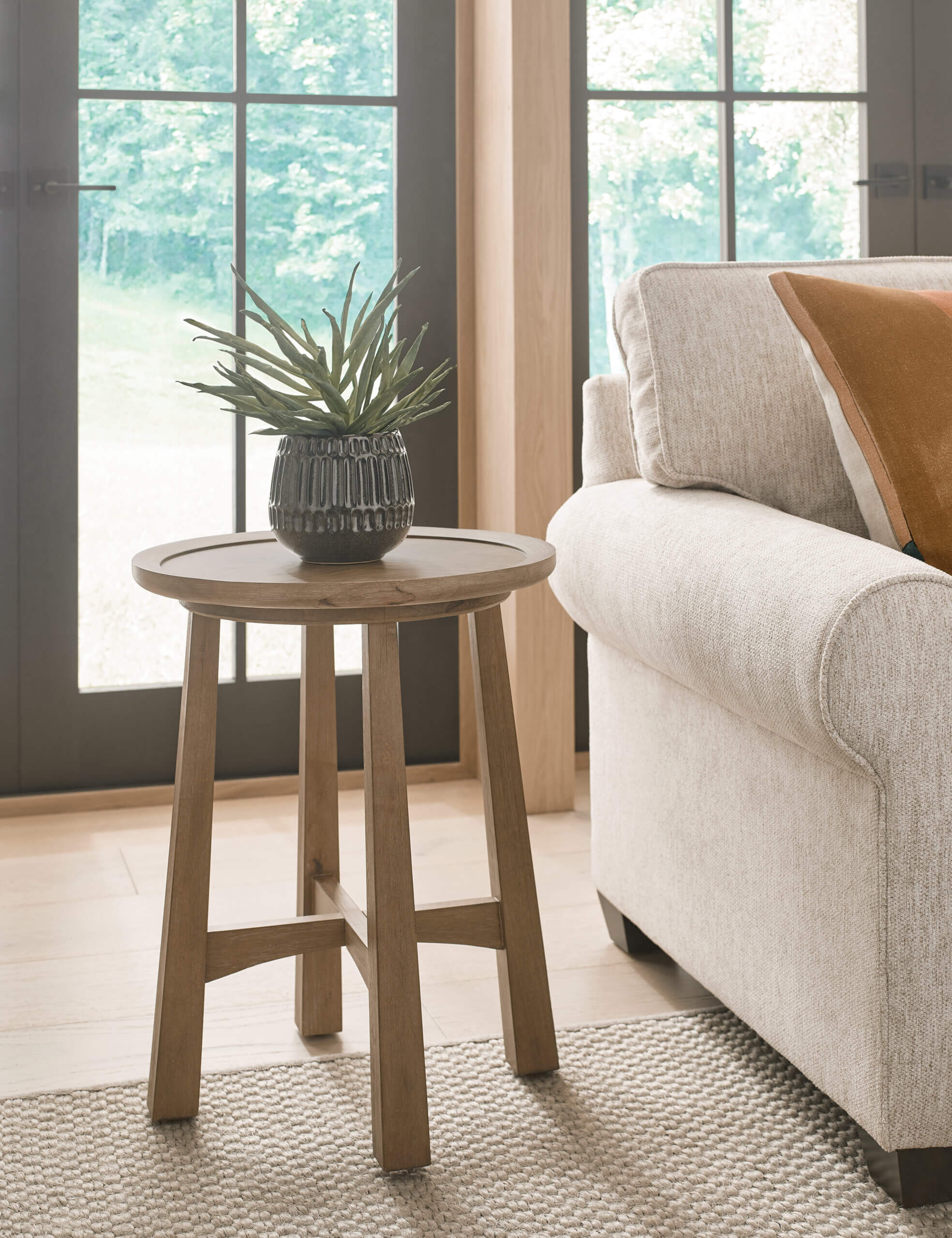 HAMMARY MILO ROUND END TABLE 263-915 ottawa